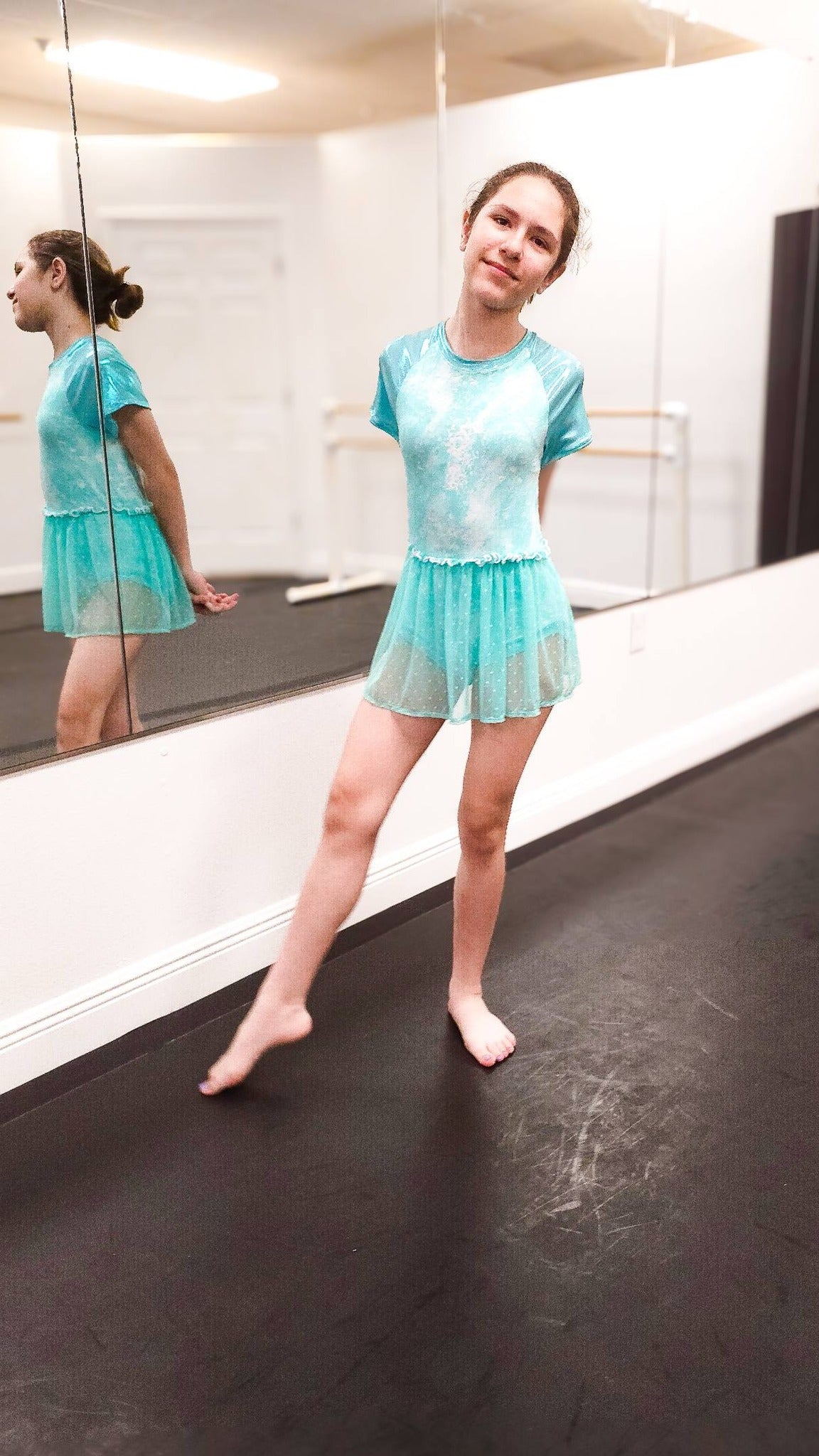 Youth McCoy Leo & Peplum PDF